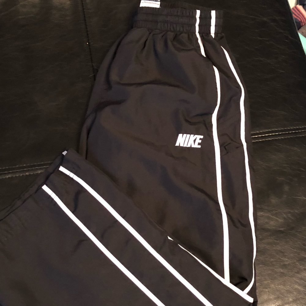 Boys size medium nike wind pants